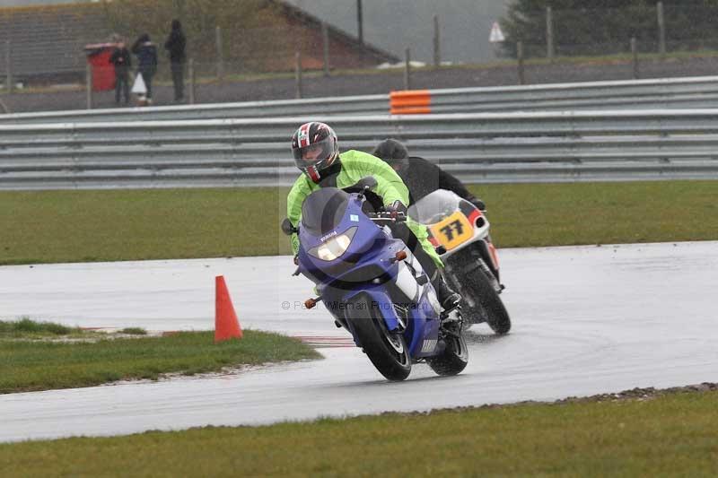 Motorcycle action photographs;Trackday digital images;event digital images;eventdigitalimages;no limits trackday;peter wileman photography;snetterton;snetterton circuit norfolk;snetterton photographs;trackday;trackday photos