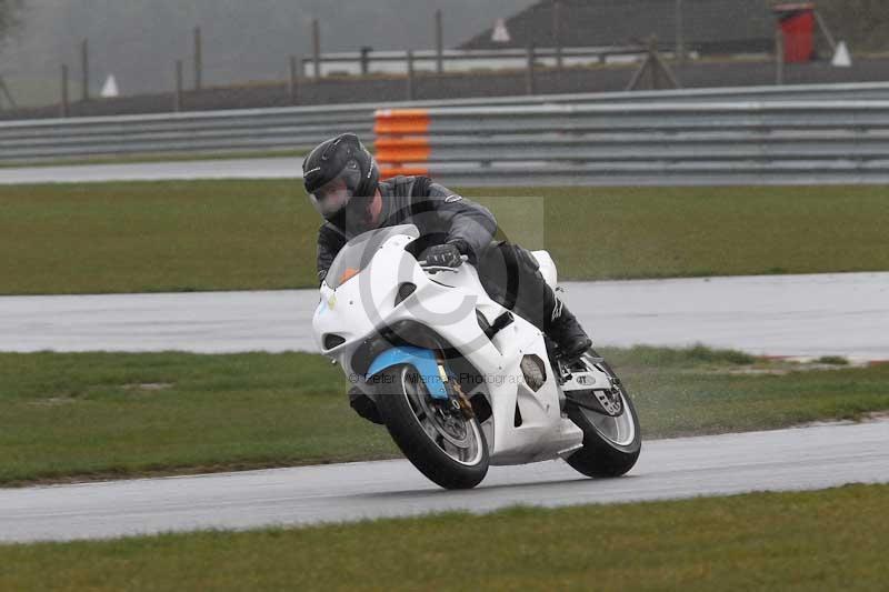 Motorcycle action photographs;Trackday digital images;event digital images;eventdigitalimages;no limits trackday;peter wileman photography;snetterton;snetterton circuit norfolk;snetterton photographs;trackday;trackday photos