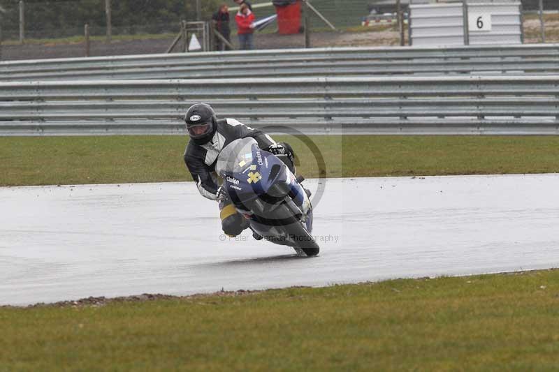 Motorcycle action photographs;Trackday digital images;event digital images;eventdigitalimages;no limits trackday;peter wileman photography;snetterton;snetterton circuit norfolk;snetterton photographs;trackday;trackday photos