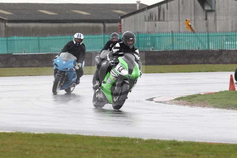 Motorcycle action photographs;Trackday digital images;event digital images;eventdigitalimages;no limits trackday;peter wileman photography;snetterton;snetterton circuit norfolk;snetterton photographs;trackday;trackday photos