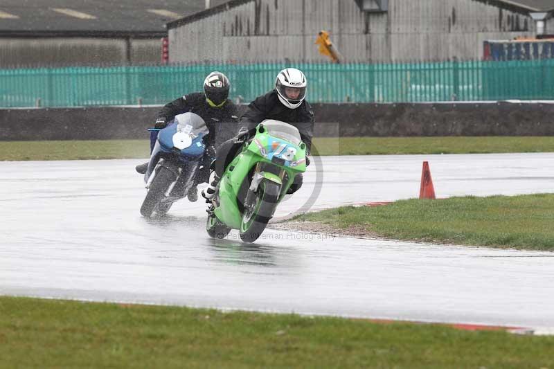 Motorcycle action photographs;Trackday digital images;event digital images;eventdigitalimages;no limits trackday;peter wileman photography;snetterton;snetterton circuit norfolk;snetterton photographs;trackday;trackday photos