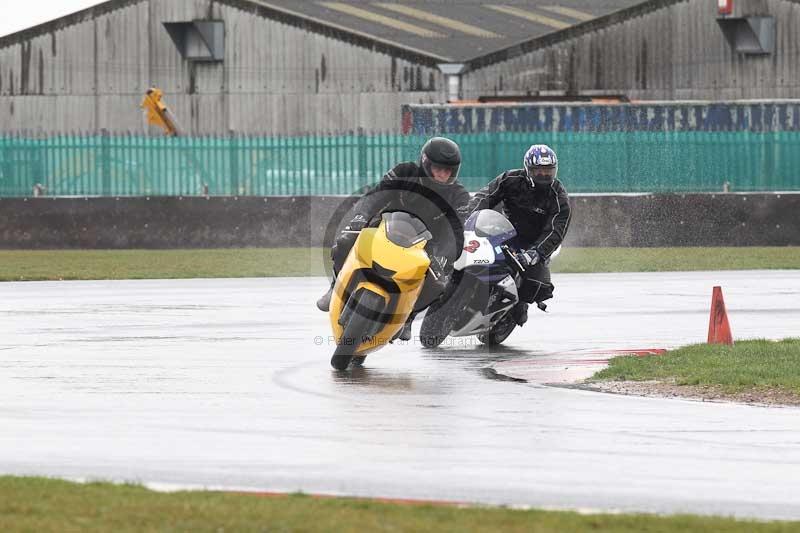 Motorcycle action photographs;Trackday digital images;event digital images;eventdigitalimages;no limits trackday;peter wileman photography;snetterton;snetterton circuit norfolk;snetterton photographs;trackday;trackday photos