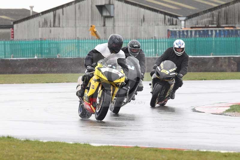 Motorcycle action photographs;Trackday digital images;event digital images;eventdigitalimages;no limits trackday;peter wileman photography;snetterton;snetterton circuit norfolk;snetterton photographs;trackday;trackday photos