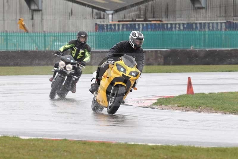 Motorcycle action photographs;Trackday digital images;event digital images;eventdigitalimages;no limits trackday;peter wileman photography;snetterton;snetterton circuit norfolk;snetterton photographs;trackday;trackday photos