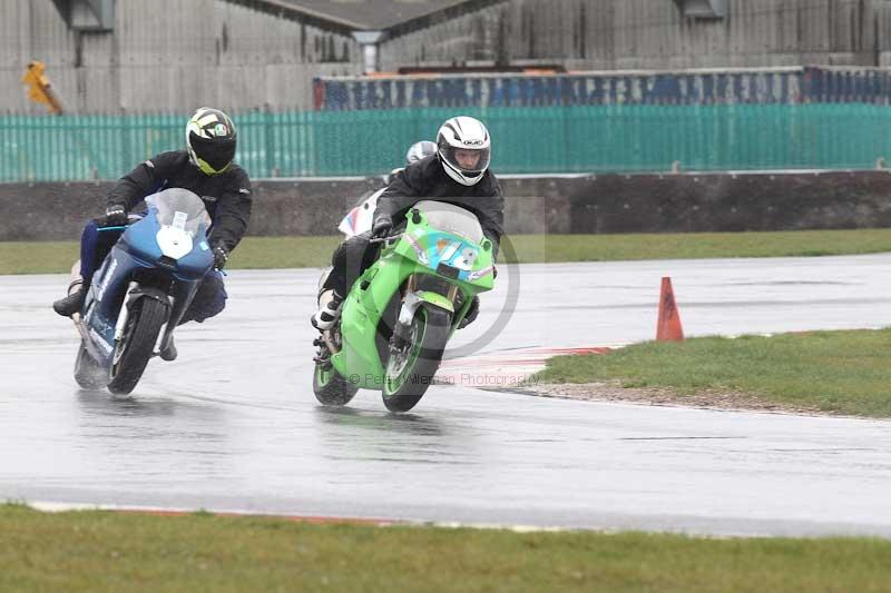 Motorcycle action photographs;Trackday digital images;event digital images;eventdigitalimages;no limits trackday;peter wileman photography;snetterton;snetterton circuit norfolk;snetterton photographs;trackday;trackday photos