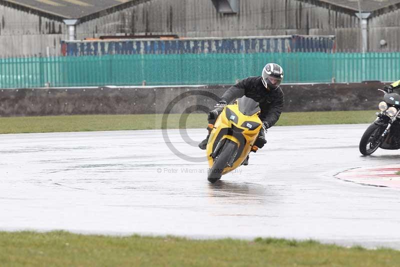 Motorcycle action photographs;Trackday digital images;event digital images;eventdigitalimages;no limits trackday;peter wileman photography;snetterton;snetterton circuit norfolk;snetterton photographs;trackday;trackday photos