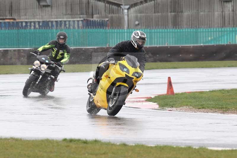 Motorcycle action photographs;Trackday digital images;event digital images;eventdigitalimages;no limits trackday;peter wileman photography;snetterton;snetterton circuit norfolk;snetterton photographs;trackday;trackday photos