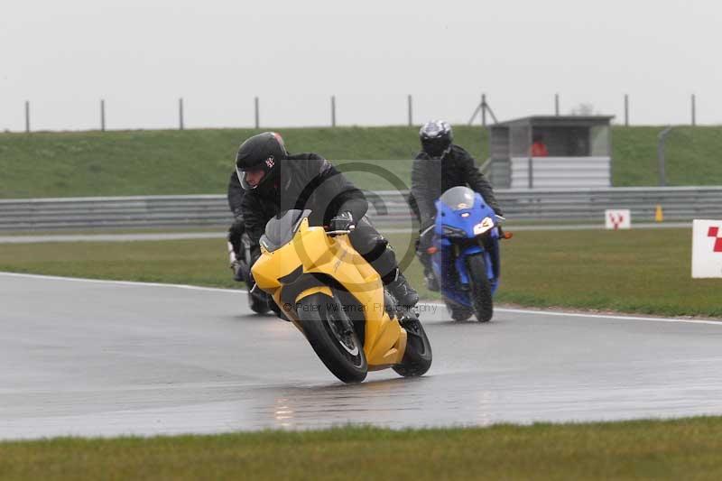 Motorcycle action photographs;Trackday digital images;event digital images;eventdigitalimages;no limits trackday;peter wileman photography;snetterton;snetterton circuit norfolk;snetterton photographs;trackday;trackday photos