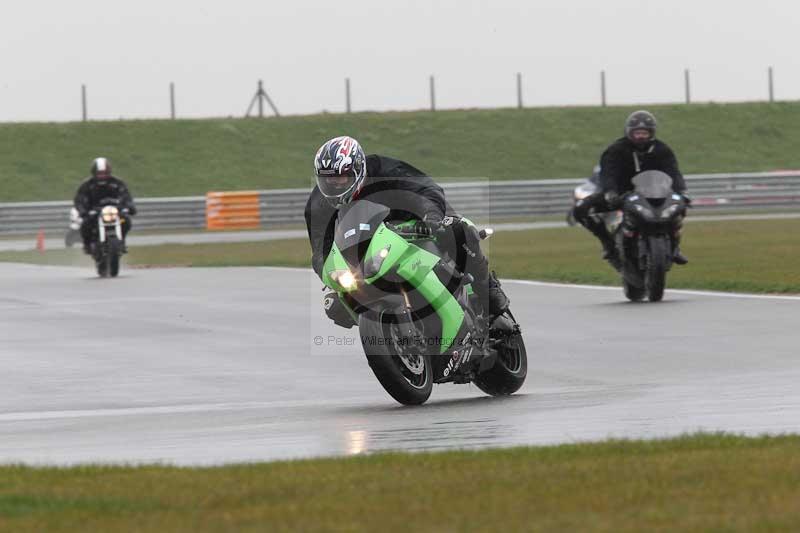 Motorcycle action photographs;Trackday digital images;event digital images;eventdigitalimages;no limits trackday;peter wileman photography;snetterton;snetterton circuit norfolk;snetterton photographs;trackday;trackday photos