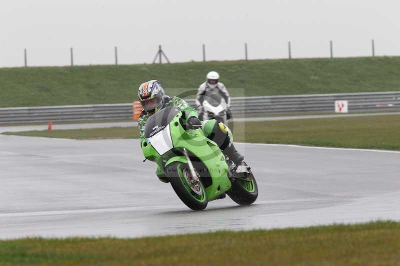 Motorcycle action photographs;Trackday digital images;event digital images;eventdigitalimages;no limits trackday;peter wileman photography;snetterton;snetterton circuit norfolk;snetterton photographs;trackday;trackday photos