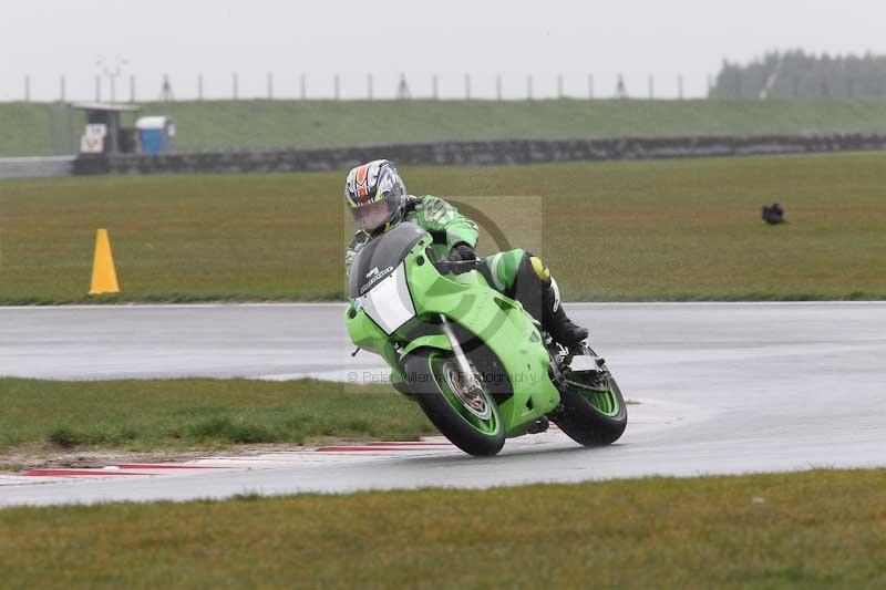 Motorcycle action photographs;Trackday digital images;event digital images;eventdigitalimages;no limits trackday;peter wileman photography;snetterton;snetterton circuit norfolk;snetterton photographs;trackday;trackday photos