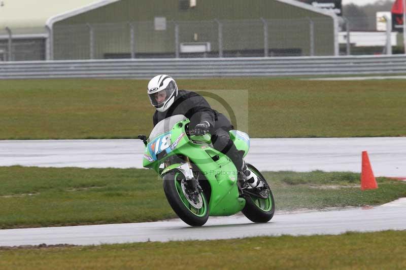 Motorcycle action photographs;Trackday digital images;event digital images;eventdigitalimages;no limits trackday;peter wileman photography;snetterton;snetterton circuit norfolk;snetterton photographs;trackday;trackday photos