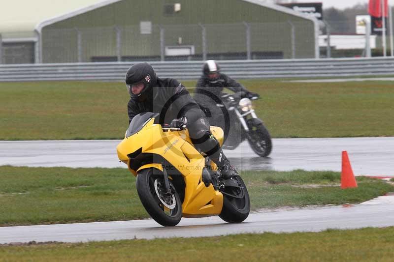 Motorcycle action photographs;Trackday digital images;event digital images;eventdigitalimages;no limits trackday;peter wileman photography;snetterton;snetterton circuit norfolk;snetterton photographs;trackday;trackday photos