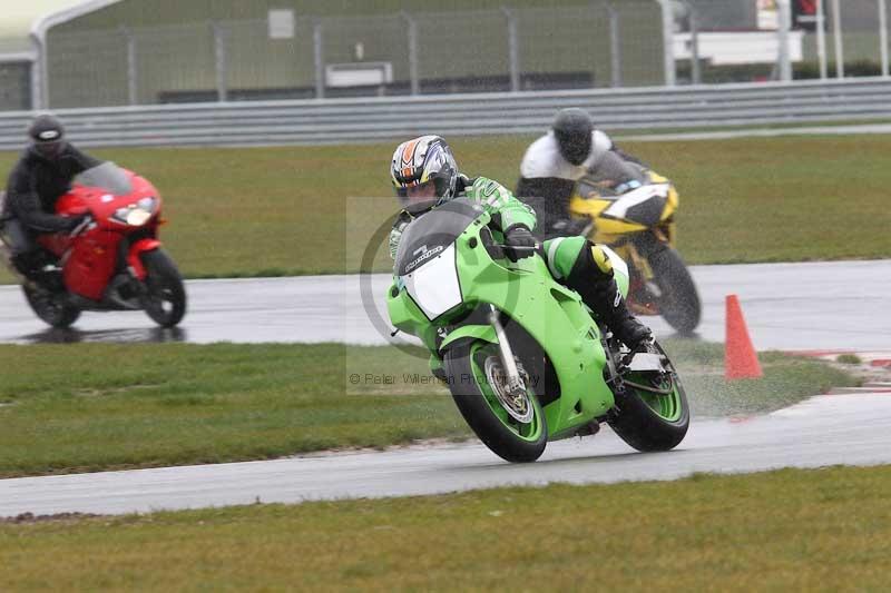 Motorcycle action photographs;Trackday digital images;event digital images;eventdigitalimages;no limits trackday;peter wileman photography;snetterton;snetterton circuit norfolk;snetterton photographs;trackday;trackday photos