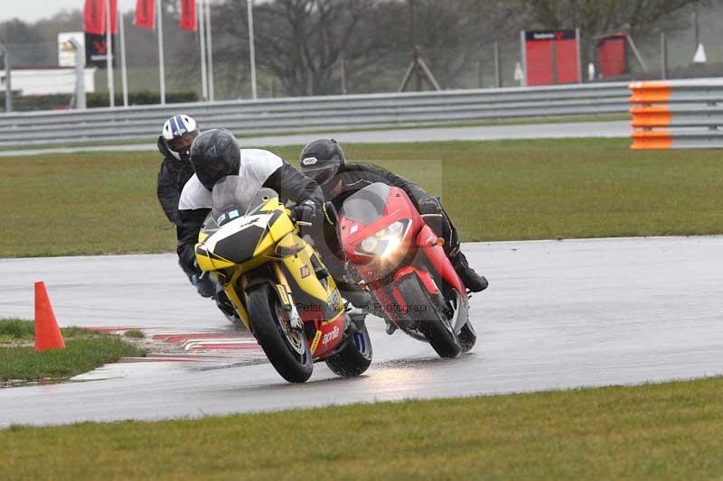 Motorcycle action photographs;Trackday digital images;event digital images;eventdigitalimages;no limits trackday;peter wileman photography;snetterton;snetterton circuit norfolk;snetterton photographs;trackday;trackday photos