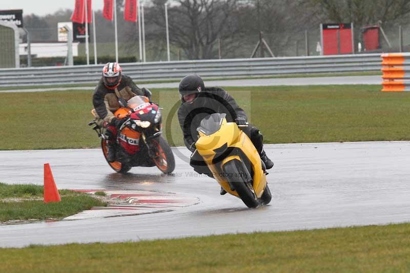 Motorcycle action photographs;Trackday digital images;event digital images;eventdigitalimages;no limits trackday;peter wileman photography;snetterton;snetterton circuit norfolk;snetterton photographs;trackday;trackday photos