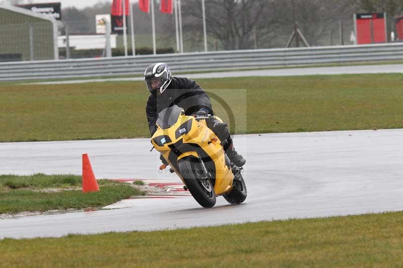 Motorcycle action photographs;Trackday digital images;event digital images;eventdigitalimages;no limits trackday;peter wileman photography;snetterton;snetterton circuit norfolk;snetterton photographs;trackday;trackday photos