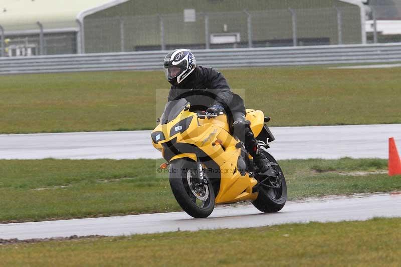 Motorcycle action photographs;Trackday digital images;event digital images;eventdigitalimages;no limits trackday;peter wileman photography;snetterton;snetterton circuit norfolk;snetterton photographs;trackday;trackday photos