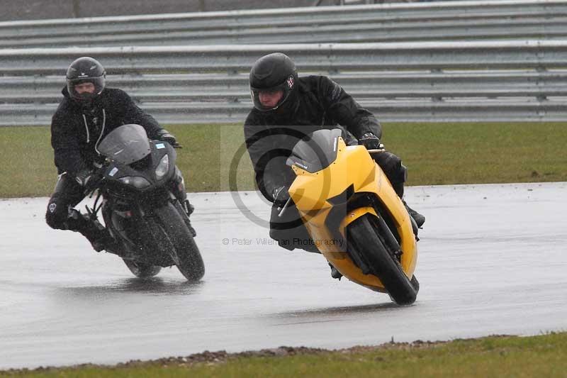 Motorcycle action photographs;Trackday digital images;event digital images;eventdigitalimages;no limits trackday;peter wileman photography;snetterton;snetterton circuit norfolk;snetterton photographs;trackday;trackday photos