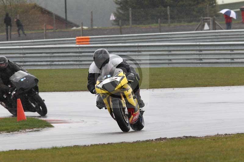 Motorcycle action photographs;Trackday digital images;event digital images;eventdigitalimages;no limits trackday;peter wileman photography;snetterton;snetterton circuit norfolk;snetterton photographs;trackday;trackday photos