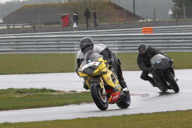 Motorcycle action photographs;Trackday digital images;event digital images;eventdigitalimages;no limits trackday;peter wileman photography;snetterton;snetterton circuit norfolk;snetterton photographs;trackday;trackday photos