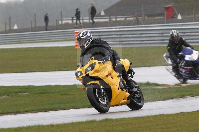 Motorcycle action photographs;Trackday digital images;event digital images;eventdigitalimages;no limits trackday;peter wileman photography;snetterton;snetterton circuit norfolk;snetterton photographs;trackday;trackday photos