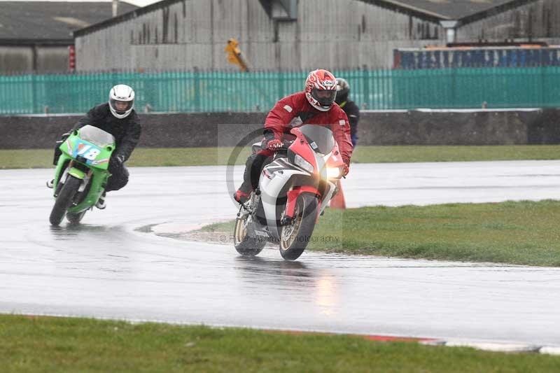 Motorcycle action photographs;Trackday digital images;event digital images;eventdigitalimages;no limits trackday;peter wileman photography;snetterton;snetterton circuit norfolk;snetterton photographs;trackday;trackday photos