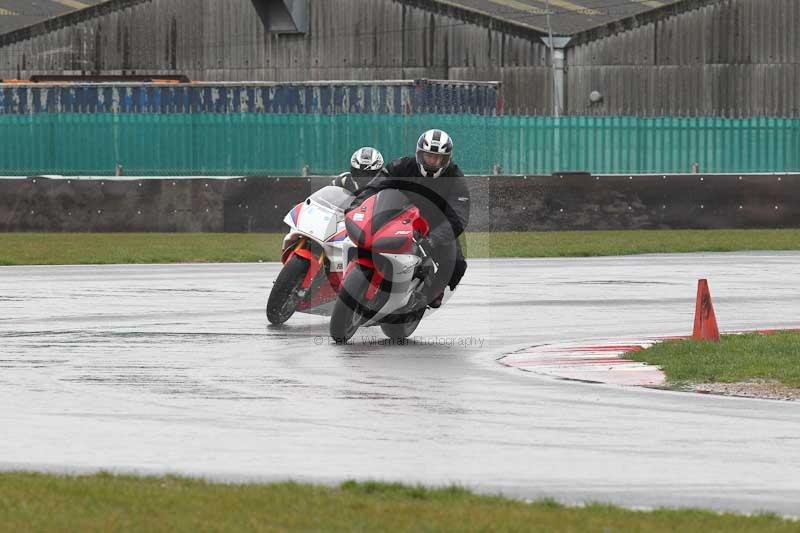 Motorcycle action photographs;Trackday digital images;event digital images;eventdigitalimages;no limits trackday;peter wileman photography;snetterton;snetterton circuit norfolk;snetterton photographs;trackday;trackday photos