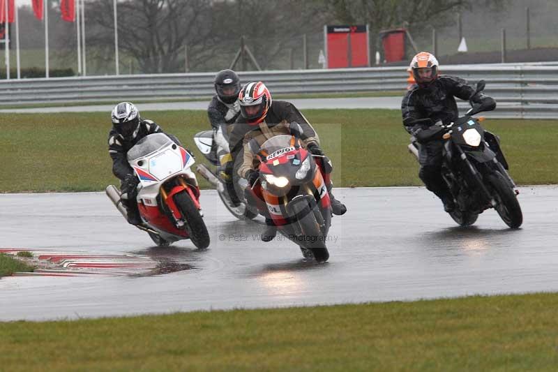 Motorcycle action photographs;Trackday digital images;event digital images;eventdigitalimages;no limits trackday;peter wileman photography;snetterton;snetterton circuit norfolk;snetterton photographs;trackday;trackday photos