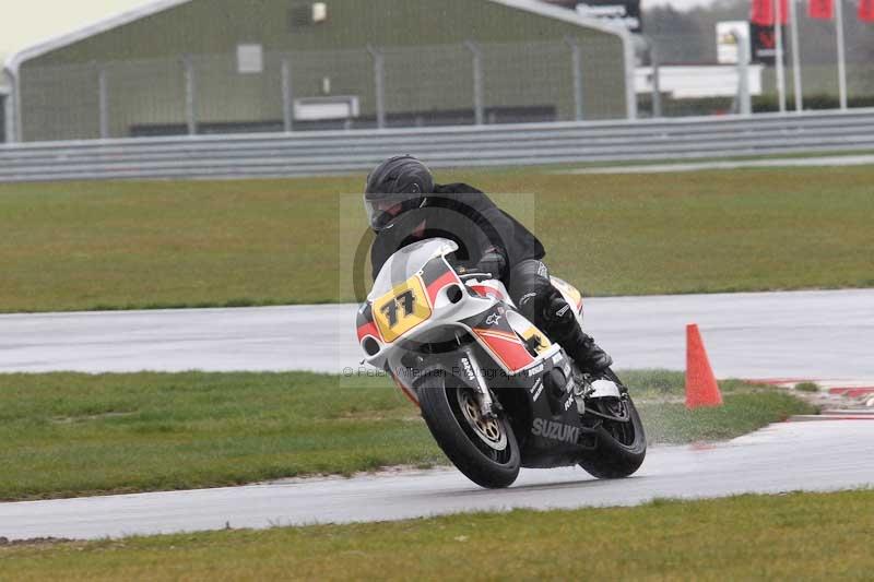 Motorcycle action photographs;Trackday digital images;event digital images;eventdigitalimages;no limits trackday;peter wileman photography;snetterton;snetterton circuit norfolk;snetterton photographs;trackday;trackday photos