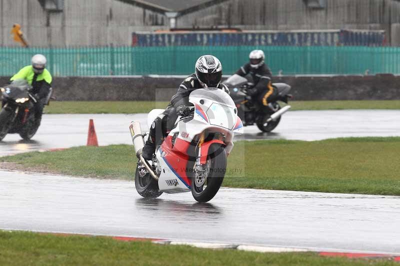 Motorcycle action photographs;Trackday digital images;event digital images;eventdigitalimages;no limits trackday;peter wileman photography;snetterton;snetterton circuit norfolk;snetterton photographs;trackday;trackday photos