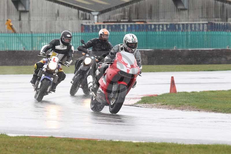 Motorcycle action photographs;Trackday digital images;event digital images;eventdigitalimages;no limits trackday;peter wileman photography;snetterton;snetterton circuit norfolk;snetterton photographs;trackday;trackday photos