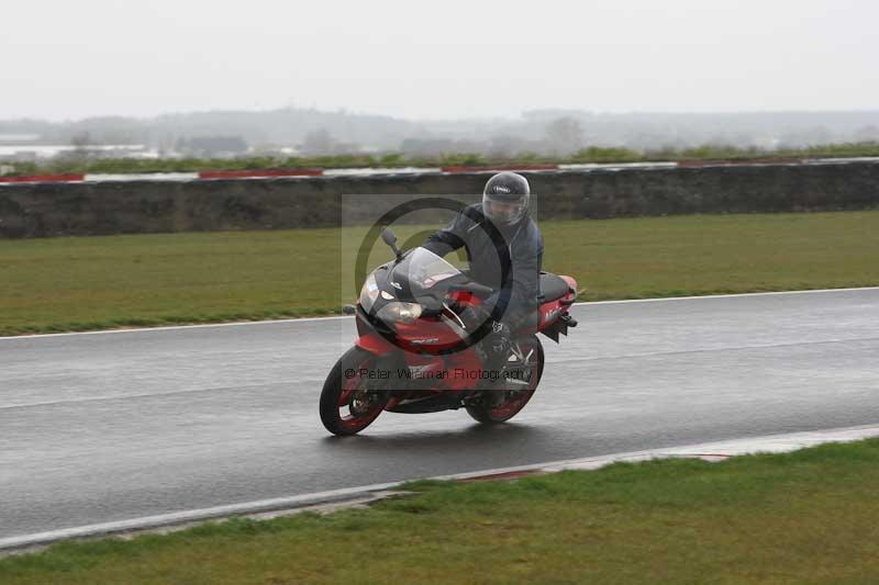 Motorcycle action photographs;Trackday digital images;event digital images;eventdigitalimages;no limits trackday;peter wileman photography;snetterton;snetterton circuit norfolk;snetterton photographs;trackday;trackday photos