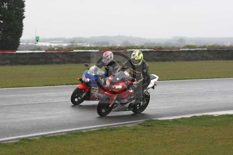 Motorcycle action photographs;Trackday digital images;event digital images;eventdigitalimages;no limits trackday;peter wileman photography;snetterton;snetterton circuit norfolk;snetterton photographs;trackday;trackday photos