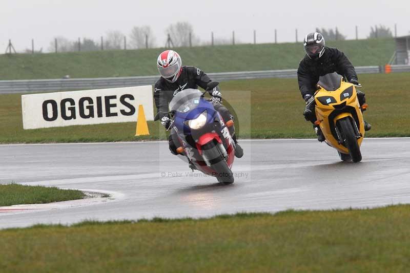 Motorcycle action photographs;Trackday digital images;event digital images;eventdigitalimages;no limits trackday;peter wileman photography;snetterton;snetterton circuit norfolk;snetterton photographs;trackday;trackday photos