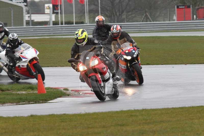 Motorcycle action photographs;Trackday digital images;event digital images;eventdigitalimages;no limits trackday;peter wileman photography;snetterton;snetterton circuit norfolk;snetterton photographs;trackday;trackday photos