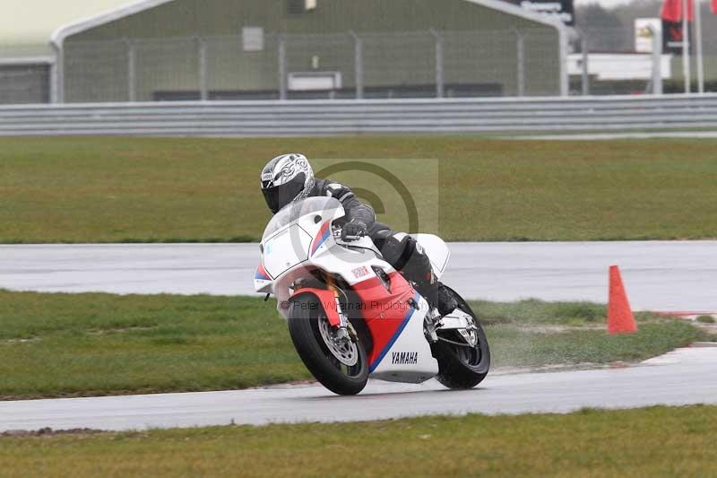 Motorcycle action photographs;Trackday digital images;event digital images;eventdigitalimages;no limits trackday;peter wileman photography;snetterton;snetterton circuit norfolk;snetterton photographs;trackday;trackday photos