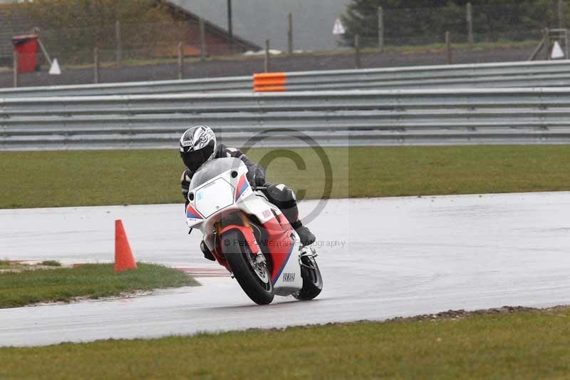 Motorcycle action photographs;Trackday digital images;event digital images;eventdigitalimages;no limits trackday;peter wileman photography;snetterton;snetterton circuit norfolk;snetterton photographs;trackday;trackday photos