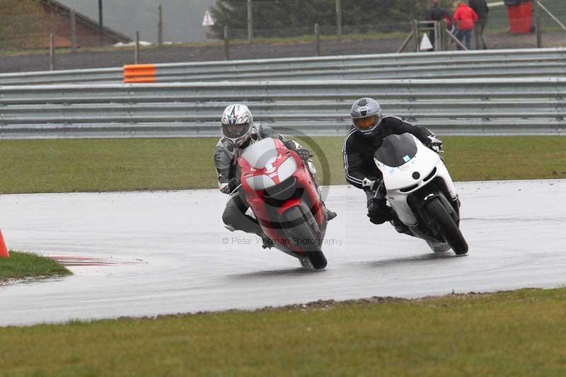 Motorcycle action photographs;Trackday digital images;event digital images;eventdigitalimages;no limits trackday;peter wileman photography;snetterton;snetterton circuit norfolk;snetterton photographs;trackday;trackday photos