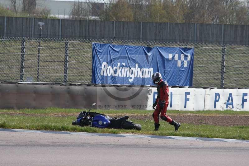 Rockingham no limits trackday;enduro digital images;event digital images;eventdigitalimages;no limits trackdays;peter wileman photography;racing digital images;rockingham raceway northamptonshire;rockingham trackday photographs;trackday digital images;trackday photos