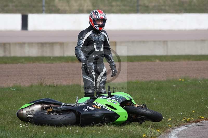 Rockingham no limits trackday;enduro digital images;event digital images;eventdigitalimages;no limits trackdays;peter wileman photography;racing digital images;rockingham raceway northamptonshire;rockingham trackday photographs;trackday digital images;trackday photos