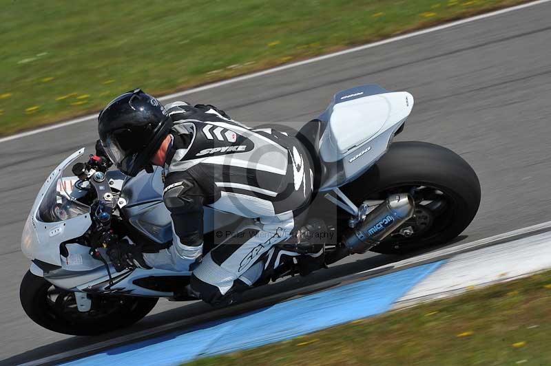 Motorcycle action photographs;donington;donington park leicestershire;donington photographs;event digital images;eventdigitalimages;no limits trackday;peter wileman photography;trackday;trackday digital images;trackday photos