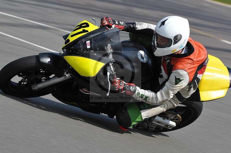 Motorcycle action photographs;donington;donington park leicestershire;donington photographs;event digital images;eventdigitalimages;no limits trackday;peter wileman photography;trackday;trackday digital images;trackday photos