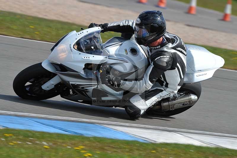 Motorcycle action photographs;donington;donington park leicestershire;donington photographs;event digital images;eventdigitalimages;no limits trackday;peter wileman photography;trackday;trackday digital images;trackday photos