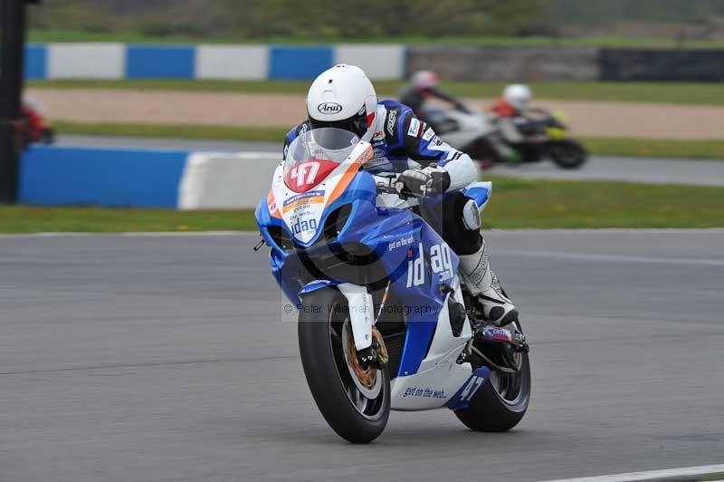 Motorcycle action photographs;donington;donington park leicestershire;donington photographs;event digital images;eventdigitalimages;no limits trackday;peter wileman photography;trackday;trackday digital images;trackday photos