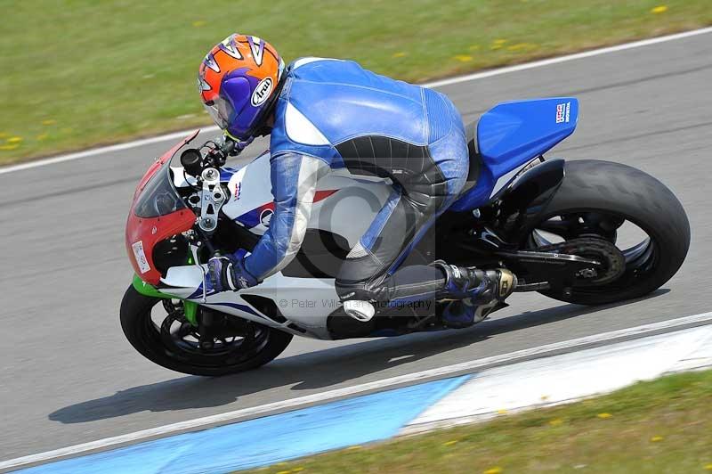 Motorcycle action photographs;donington;donington park leicestershire;donington photographs;event digital images;eventdigitalimages;no limits trackday;peter wileman photography;trackday;trackday digital images;trackday photos