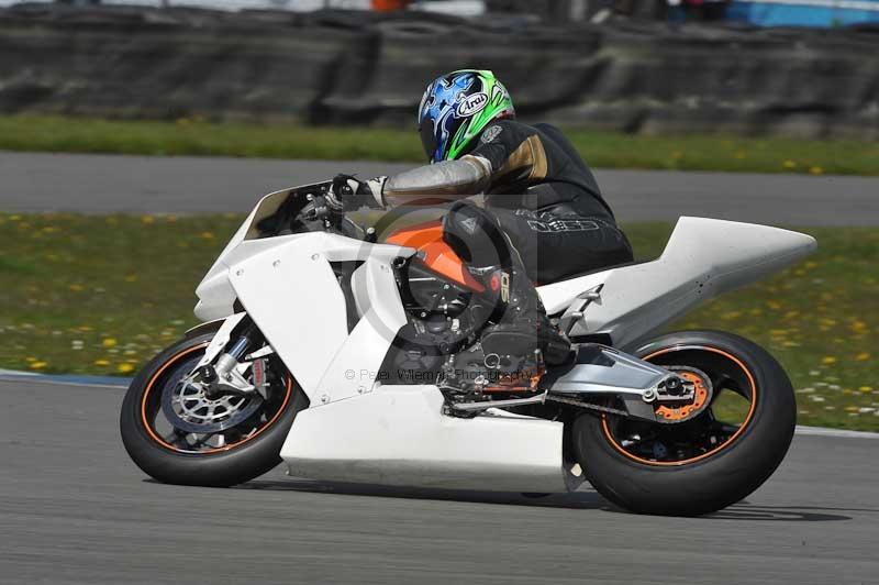 Motorcycle action photographs;donington;donington park leicestershire;donington photographs;event digital images;eventdigitalimages;no limits trackday;peter wileman photography;trackday;trackday digital images;trackday photos