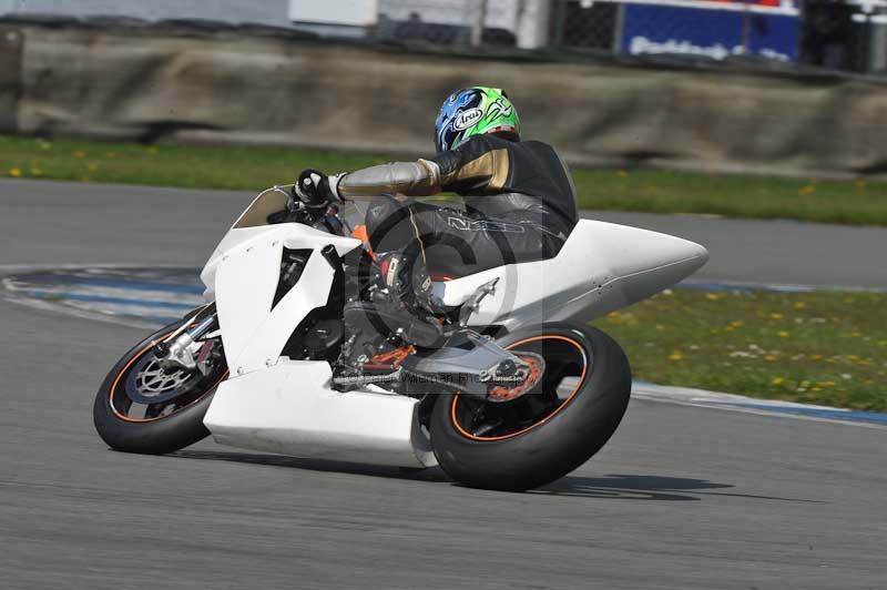 Motorcycle action photographs;donington;donington park leicestershire;donington photographs;event digital images;eventdigitalimages;no limits trackday;peter wileman photography;trackday;trackday digital images;trackday photos