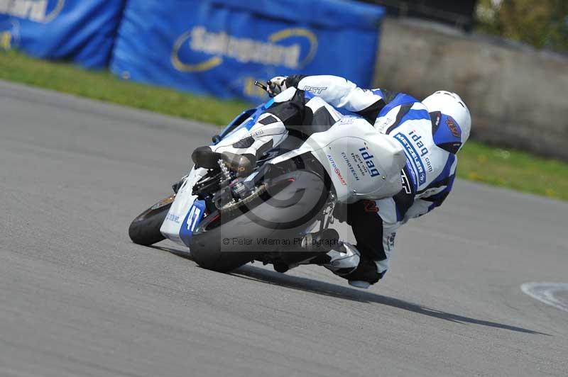 Motorcycle action photographs;donington;donington park leicestershire;donington photographs;event digital images;eventdigitalimages;no limits trackday;peter wileman photography;trackday;trackday digital images;trackday photos