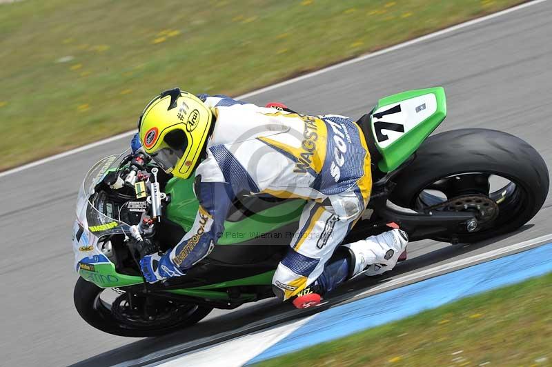 Motorcycle action photographs;donington;donington park leicestershire;donington photographs;event digital images;eventdigitalimages;no limits trackday;peter wileman photography;trackday;trackday digital images;trackday photos